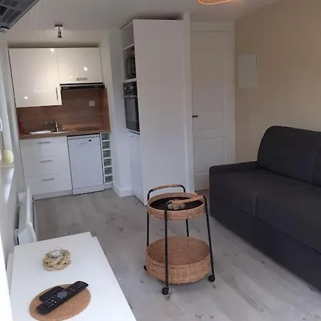 Canape Convertible 2 Pers Avec Jardin Et Parking Clos * מרלימון