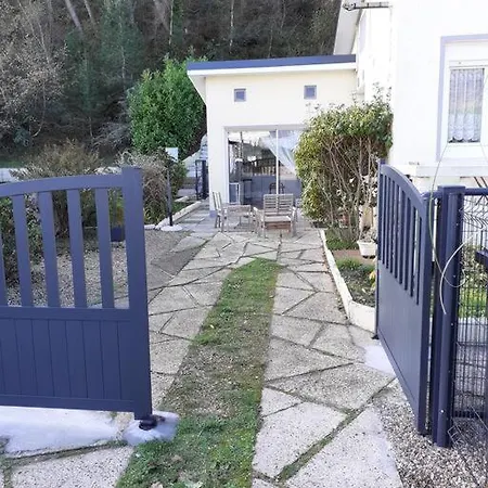 Canape Convertible 2 Pers Avec Jardin Et Parking Clos